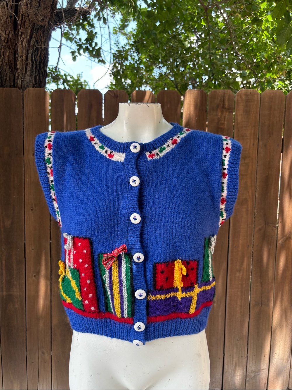 1989-1990s Vintage Christmas Presents Embellished sweater vest M Petites.